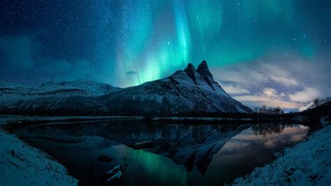 3840x2160 Aurora Borealis Mountain Reflection 4k Wallpaper Hd Nature