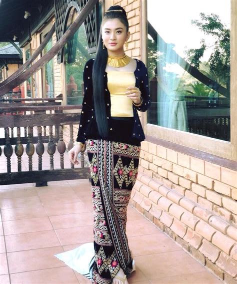 Pretty Wutt Hmone Shwe Yi Burmese Clothing Traditional Dresses