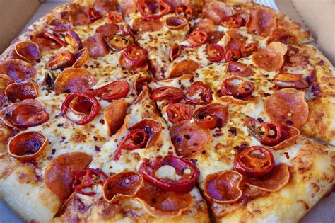 Pizza Hut Spicy Lovers Pizza Review Finally A Chain Pizza With The