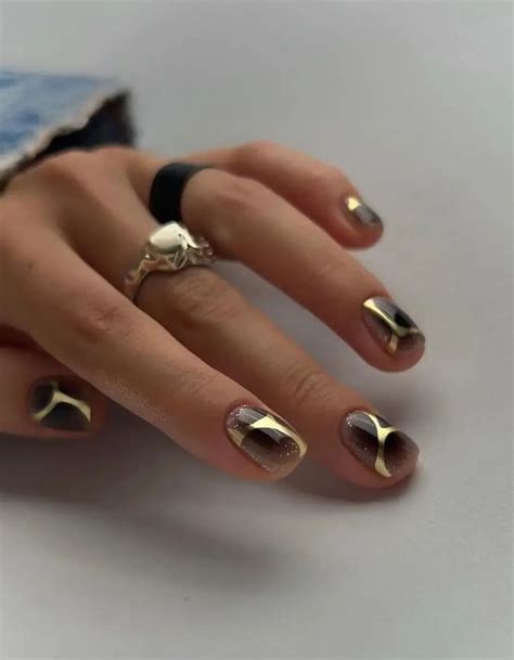 15 Trendy Abstract Nails Youll Want To Try This Year Gel Nails Nail