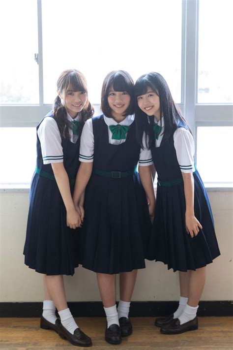 可愛いアジア女性 かわいい学校の制服 女の子の衣装
