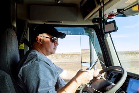 Top 7 Bad Driving Habits Dangerous Practices By Truck Drivers Sand