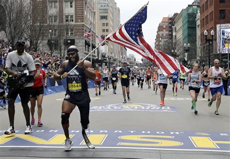 Amputee Marine Ran The Boston Marathon And Carried The American Flag The Entire 26 Miles