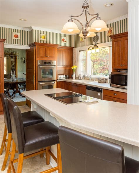 If you have outdated laminate cabinets you can't afford to replace, there are options for updating this kitchen storage staple. Which is Better for Cabinet Refacing: Laminate or Wood ...