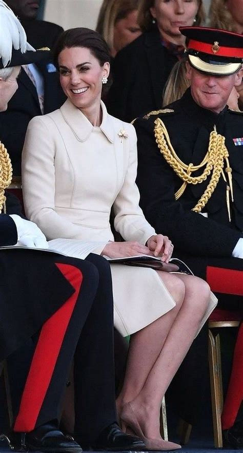 Duchess Of Cambridge Sitting Posture In 2020 Duchess Of Cambridge