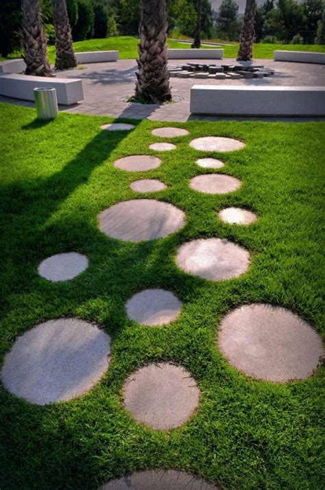 10 Landscaping Ideas For Using Stepping Stones In Your Garden Livin
