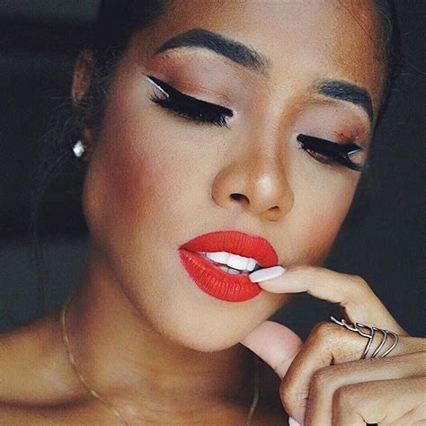 have you ever seen a more perfect red lip 😍😍 beautybylenny looking like a goddess in ‘apeeling