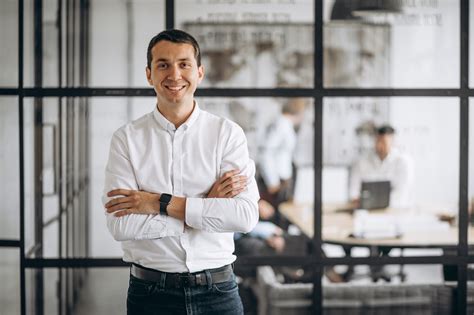 Um Profissional Experiente De 45 Anos Decidiu Empreender