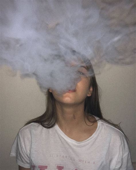 Aesthetic Girl Smoking Wallpaper Iphone