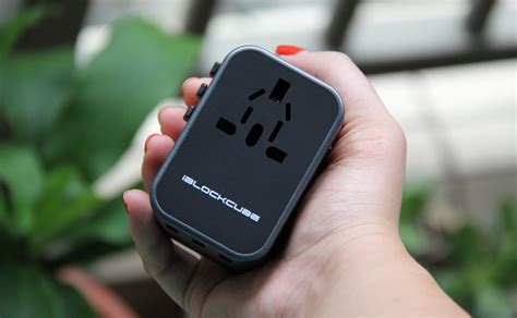 This 35w Universal Travel Adapter Can Power Six Devices At