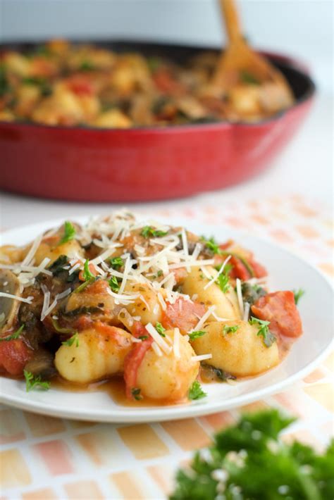 With dozens of healthy toddler and kid dinner ideas to choose from, like my crazy good c hicken parmesan meatballs, easy cheesy garlic broccoli pasta and healthy chicken nuggets with green bean fries, there's zero reasons to be in a dinner food slump. Easy Weeknight Veggie Gnocchi Recipe | Healthy Ideas for Kids