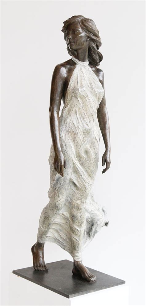 Artist Luo Li Rong Produces Realistic Sculptures That Convey The Beauty And Grace Of The Human