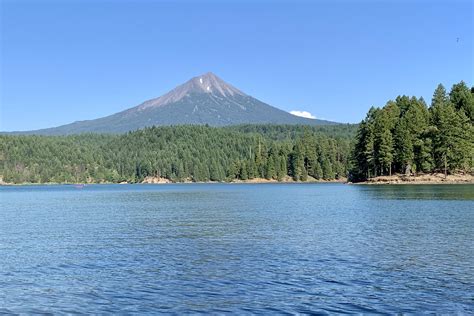 Mount Mcloughlin Southern Oregon In The Summer Such A Beautiful Sight