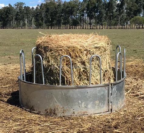 Three Pieces Round Bale Feeders Livestock For Cattle Goats Sheep Horse