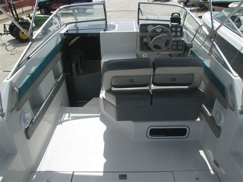 It's powered by an omc 351 (marine ford engine) with a king cobra outdrive with an aluminum 4 blade prop. Four Winns 245 Vista 1993 for sale for $1,000 - Boats-from ...