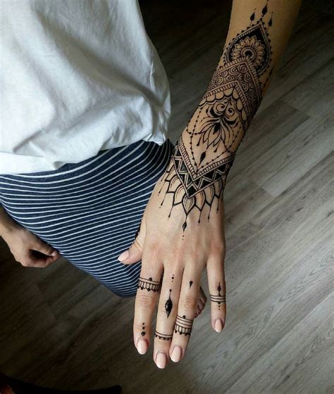 Henna Art Tatoo In Chisinau Tatoo On Hand Tatoo For Women Henna
