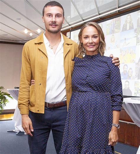 Carina lilly berg luuk (11 kasım 1977 doğumlu) i̇sveçli bir komedyen ve televizyon sunucusu. Carina Berg om läkarens sjuka ord efter missfallet: "I chock"