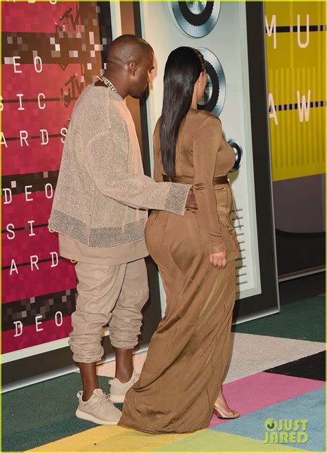 Kim Kardashian Defends Kanye West S Tweets In New Blog Post Photo