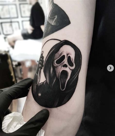 Clique No Pin E Confira Tatuagens Inspiradas Em Filmes De Terror Black Ink Tattoos Body Art