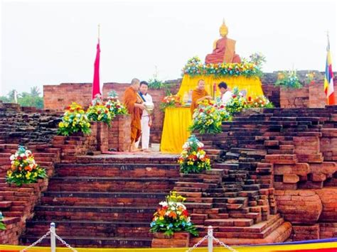 Waisak itu merupakan rangkaian ibadah yang bukan sebentar. 6 Candi Tempat Menyaksikan Rangkaian Hari Raya Waisak Di ...