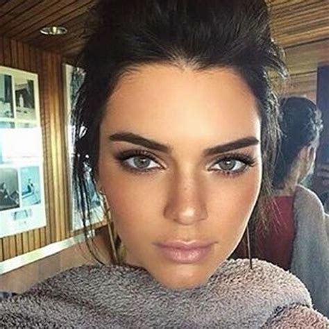 What Kendall Jenner Looks Like With Blue Eyes Kendall Jenner Makeup Makeup Inspiration