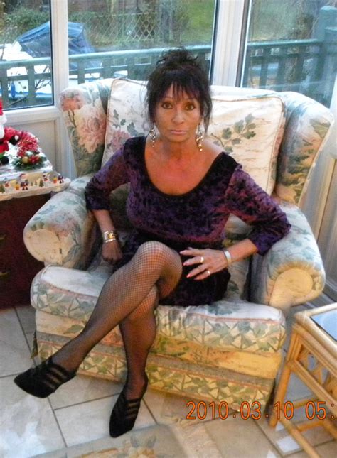 Rhodaellen 68 From Peterborough Is A Local Granny Looking For Casual