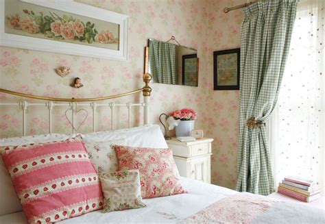 Victorian Cottage Decorated With Vintage Finds Period Living