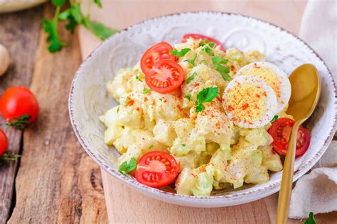 Mustard greens are spicy, slightly bitter, and not at all subtle. Top 10 Salad Recipe Ideas for Kids