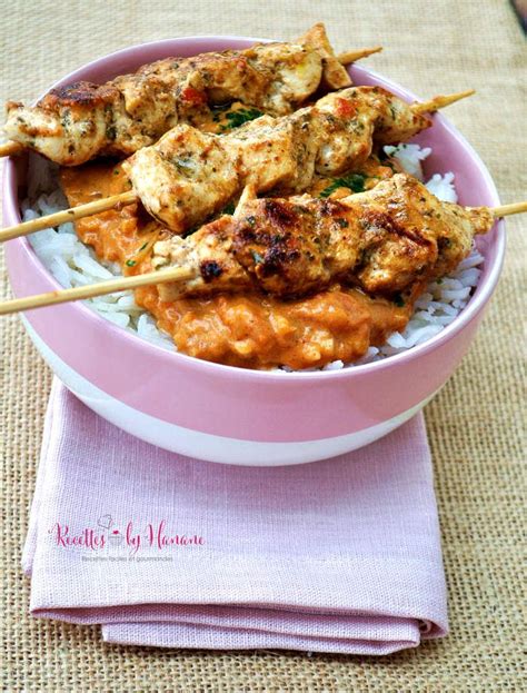 Mélanger le yourt brassé avec la moitié de toutes les épices et le concentré de tomates et enrober le poulet dedans (idéalement. Poulet Tikka Massala (Brochettes) - Recettes by Hanane