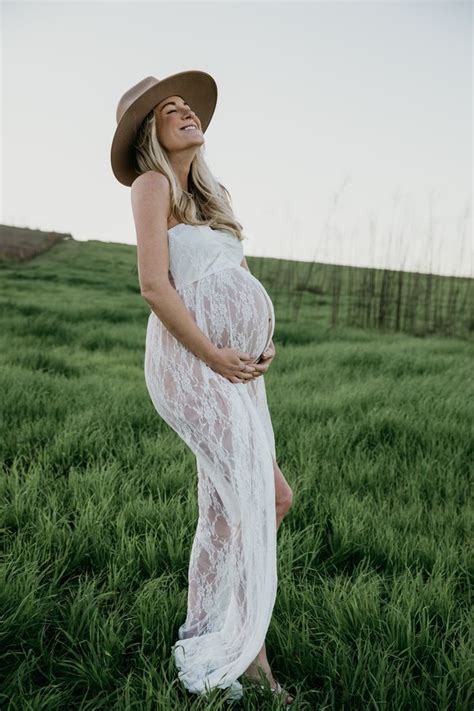 Outdoor Maternity Session In Open Field Couple Outdoor Maternity