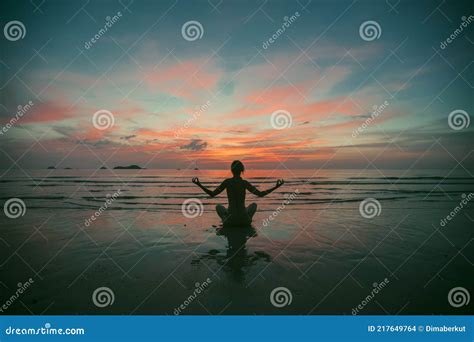 Silhouette Of Fitnes Woman Practicing Yoga On The Sea Beach At Amazing