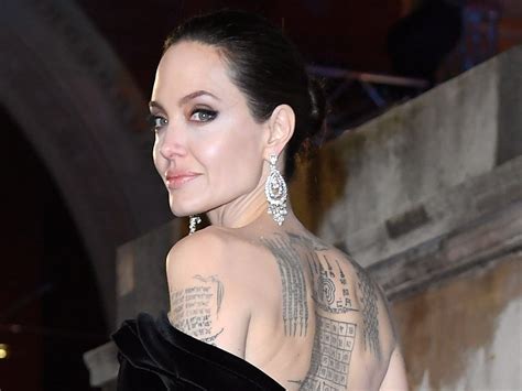 Angelina Jolie Tattoos Ontdek De Betekenis En Verborgen Verhalen Klik Hier