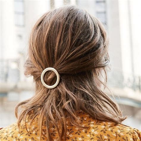 Barrettes Tendances Et 7 Idées Coiffures Avec Une Barrette Dans Les