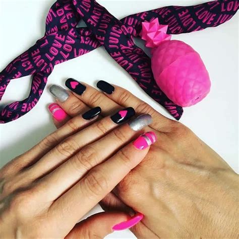 Hot pink and black nail designs. 21 Hot Pink And Black Nail Designs That Are Truly Amazing ...