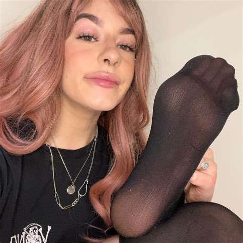 As Soon As You Sniff My Stockings You’ll Feel An Instant Rush 🖤👣 R Solesandface