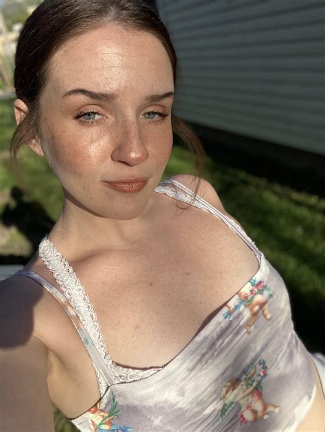 The morning sun ALWAYS makes me feel cute : r/selfie