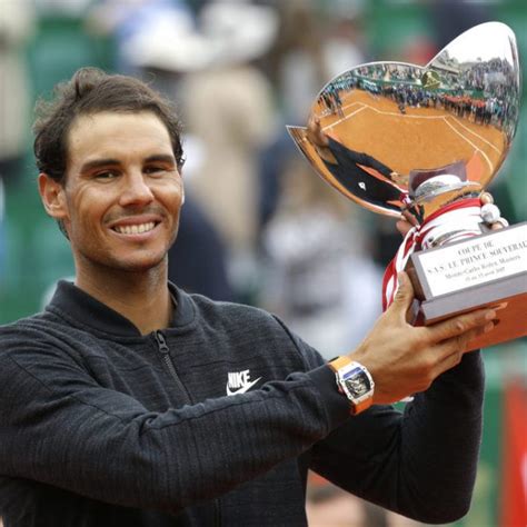 Rafa Nadal Con El Trofeo De Campeón Del Master 1000 De Monte Carlo