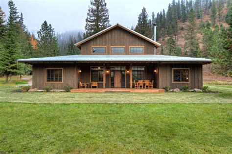 Una Casa En Medio Del Bosque Que Por Su Diseño Y Tamaño Bien Pole Barn