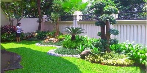 Konsep taman sederhana ini di buat di halaman rumah untuk menciptakan suasana keasrian dan keindahan rumah. Desain Rumah Dengan Halaman Yang Luas