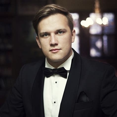Make social videos in an instant: Karol Wesołowski - Przedstawiciel Farmaceutyczny, Olimp Laboratories Sp. z o.o. - GoldenLine.pl