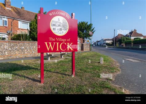 British Village Road High Resolution Stock Photography And Images Alamy