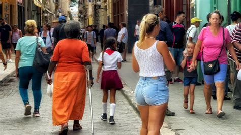 Las Nuevas Formas De Jinetear En Cuba Hacen De Todo Por Una Recarga