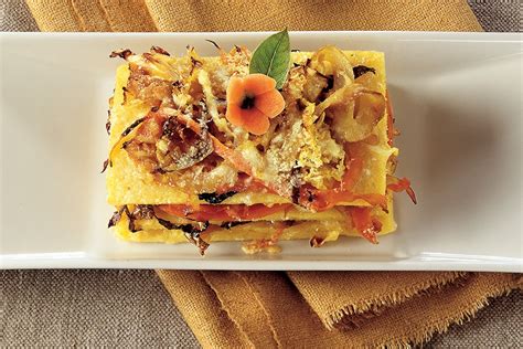 La polenta, non appena calano un po' le temperature, diventa un piatto assolutamente ricco di gusto e desiderabile. Come conservare la polenta avanzata - La Cucina Italiana