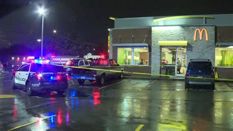 Man Shot Killed Outside Mcdonalds May Have Known Shooter Police Say