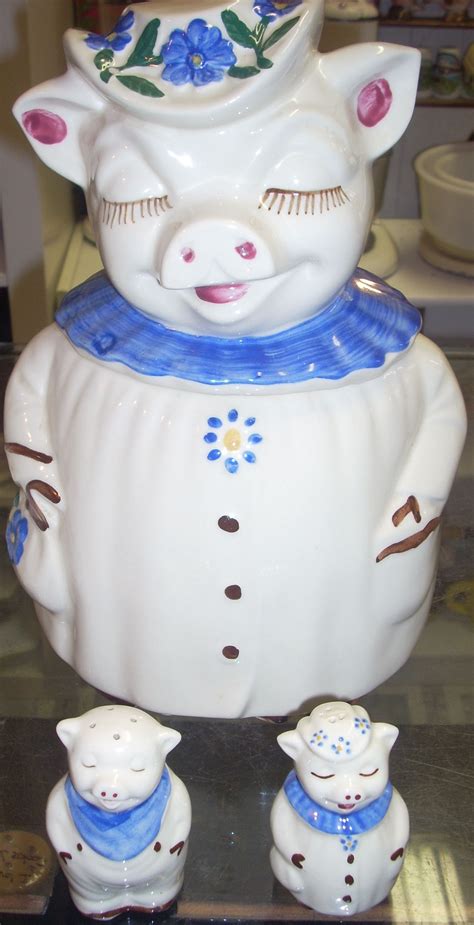 S&p คุกกี้คิดส์ รวมรส ลาย มิกกี้เมาส์ ขนาด 432ก. Vintage Shawnee Winnie Pig Cookie Jar with S/P Shakers ...