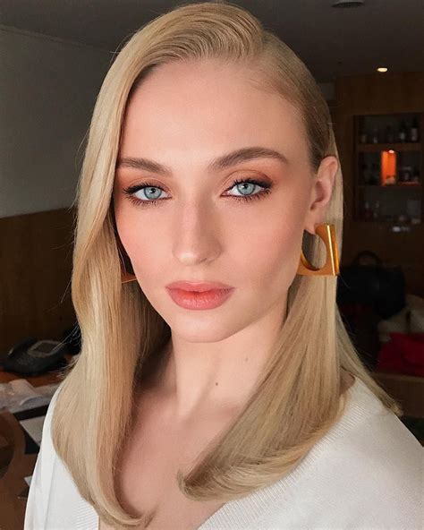 It doesn't matter if they are an actor. Hung Vanngo on Instagram: "@sophiet 🧡🇧🇷 #DarkPhoenix ...