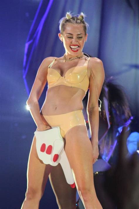 Miley Cyrus Says Vma Performance Was Censored