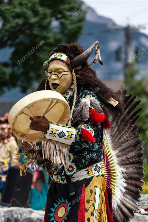 Traditional Native American Dancer Stock Editorial Photo © Ronniechua