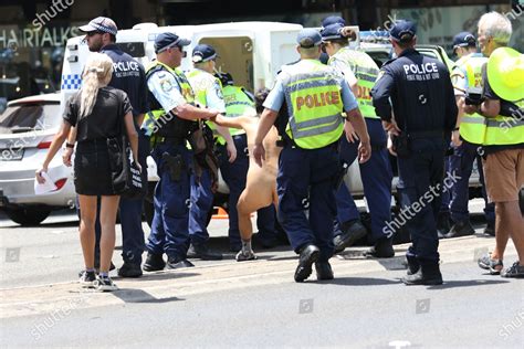 Police Arrest Naked Woman Protester End March Editorial My Xxx Hot Girl
