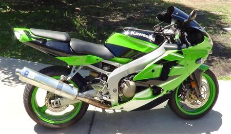Because it is styled beyond its 600cc station, it already feels a hefty lump (it weighs 341b more than the yamaha but 141b less than the suzuki) and when the suspension lets it bounce and sway it feels more uncontrollable than it needs to. Buy 2000 Kawasaki Ninja ZX600 ZX600J Green/Black, Runs on ...